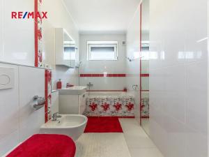 Prodej rodinného domu, Svárov, Ptická, 271 m2