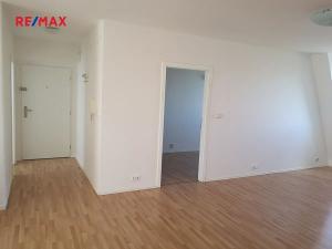 Pronájem bytu 2+kk, Praha - Strašnice, Radošovická, 60 m2
