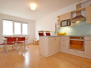Pronájem bytu 2+1, Praha - Stodůlky, Petržílkova, 82 m2