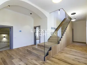 Pronájem kanceláře, Praha - Hradčany, Kanovnická, 812 m2
