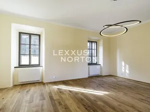 Pronájem kanceláře, Praha - Hradčany, Kanovnická, 812 m2