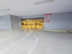 Pronájem garážového stání, Praha - Žižkov, Olšanská, 20 m2