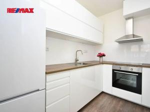 Pronájem bytu 2+kk, Praha - Kyje, Sicherova, 50 m2