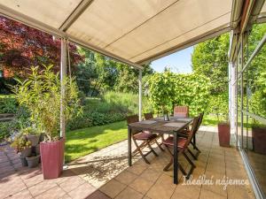Pronájem rodinného domu, Šestajovice, K Úvozu, 280 m2