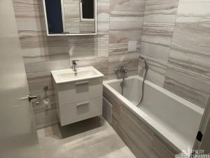 Pronájem bytu 2+1, Praha - Malá Strana, Šeříková, 50 m2