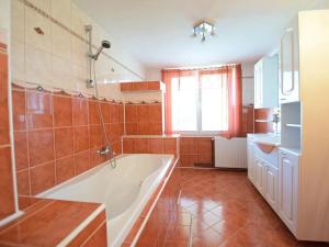 Prodej vícegeneračního domu, Králův Dvůr, 276 m2