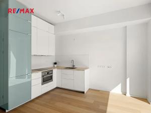 Pronájem bytu 1+kk, Praha - Holešovice, V háji, 36 m2