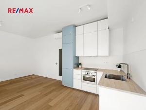 Pronájem bytu 1+kk, Praha - Holešovice, V háji, 36 m2