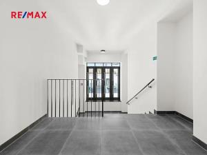 Pronájem bytu 1+kk, Praha - Holešovice, V háji, 36 m2