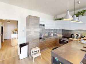 Prodej bytu 2+kk, Praha, Pod Formankou, 57 m2