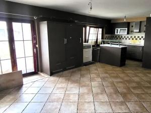 Prodej podílu rodinného domu, Písty, 220 m2