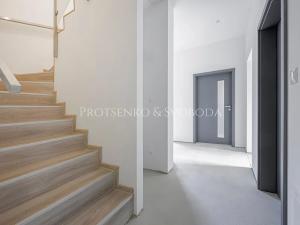 Prodej vícegeneračního domu, Milovice, Lesní, 423 m2