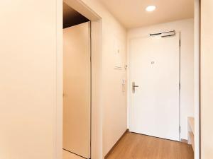 Pronájem bytu 1+kk, Praha - Hloubětín, Poděbradská, 37 m2