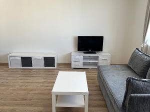 Pronájem bytu 1+kk, Praha - Kbely, Sedlářova, 33 m2