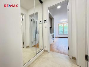 Pronájem bytu 1+kk, Praha - Jinonice, Vladimíra Kobranova, 36 m2