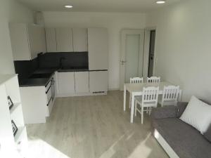 Pronájem bytu 2+kk, Praha - Hloubětín, Lehovecká, 50 m2