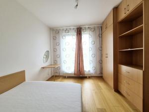 Pronájem bytu 2+kk, Praha - Hloubětín, Nademlejnská, 46 m2