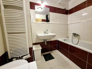 Pronájem bytu 2+kk, Praha - Hloubětín, Nademlejnská, 46 m2