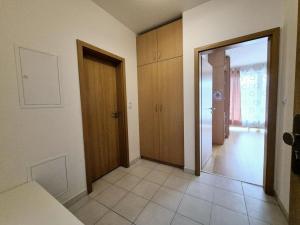 Pronájem bytu 2+kk, Praha - Hloubětín, Nademlejnská, 46 m2