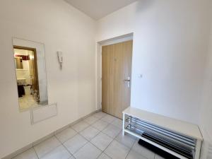 Pronájem bytu 2+kk, Praha - Hloubětín, Nademlejnská, 46 m2