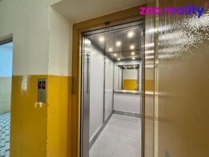 Prodej bytu 1+1, Chomutov, Holešická, 42 m2
