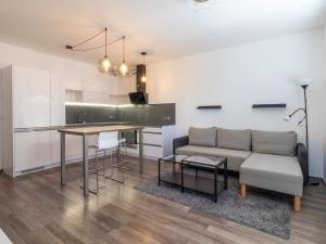 Pronájem bytu 2+kk, Praha - Uhříněves, Oty Bubeníčka, 52 m2