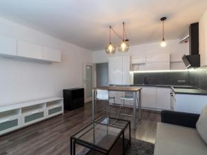 Pronájem bytu 2+kk, Praha - Uhříněves, Oty Bubeníčka, 52 m2