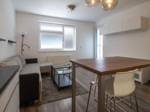 Pronájem bytu 2+kk, Praha - Uhříněves, Oty Bubeníčka, 52 m2