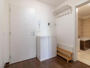 Pronájem bytu 2+kk, Praha - Uhříněves, Oty Bubeníčka, 52 m2