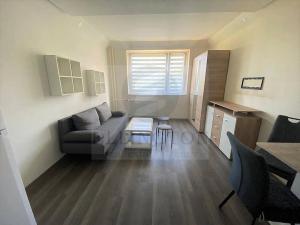 Pronájem bytu 1+kk, Karlovy Vary, Charkovská, 25 m2