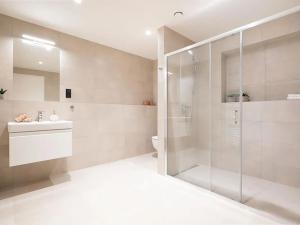 Pronájem bytu 1+kk, Praha - Karlín, Pobřežní, 65 m2