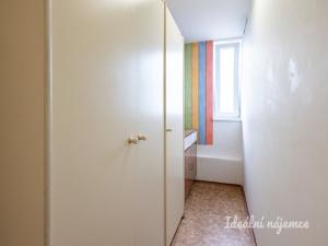 Pronájem bytu 4+kk, Praha - Dubeč, U lipové aleje, 95 m2