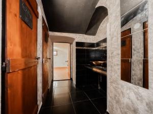 Pronájem obchodního prostoru, Praha - Bubeneč, Kamenická, 92 m2