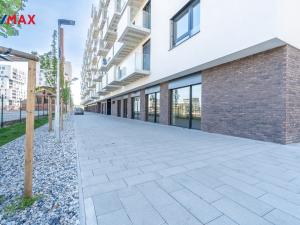 Pronájem bytu 1+kk, Praha - Vysočany, Fafkových, 42 m2