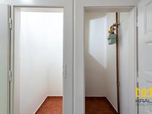 Pronájem bytu 2+1, Praha - Smíchov, Grafická, 63 m2