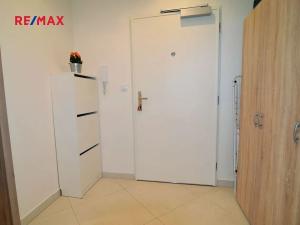 Pronájem bytu 1+kk, Praha - Zličín, Sazovická, 35 m2