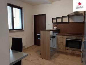 Pronájem bytu 2+1, Karlovy Vary, nám. 17. listopadu, 62 m2
