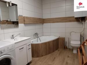 Pronájem bytu 2+1, Karlovy Vary, nám. 17. listopadu, 62 m2