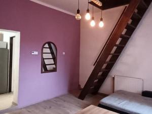 Pronájem bytu 2+1, Karlovy Vary, nám. 17. listopadu, 62 m2