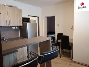Pronájem bytu 2+1, Karlovy Vary, nám. 17. listopadu, 62 m2