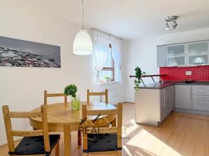 Prodej bytu 3+kk, Praha - Zbraslav, Neumannova, 77 m2