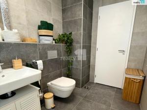 Prodej bytu 2+kk, Praha - Malešice, Azzoniho, 57 m2