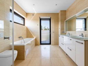 Prodej rodinného domu, Praha - Březiněves, Vlaštovčí, 242 m2