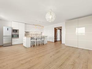 Prodej bytu 3+kk, Praha - Prosek, Stoupající, 75 m2