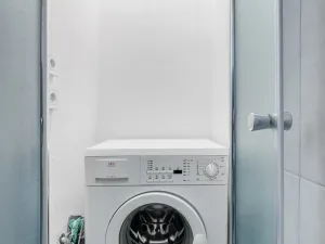 Pronájem bytu 1+kk, Praha - Smíchov, Holečkova, 35 m2