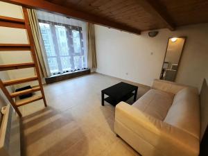 Pronájem bytu 1+1, Praha - Smíchov, Mošnova, 35 m2