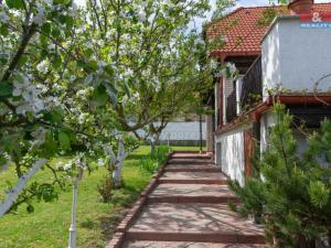 Prodej rodinného domu, Nepomyšl, 410 m2