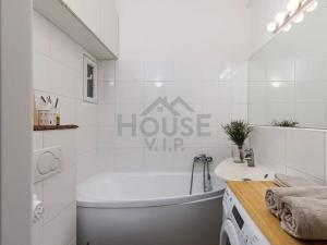 Prodej bytu 1+kk, Praha - Holešovice, Komunardů, 26 m2