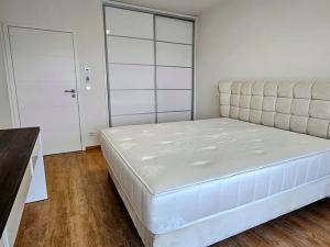 Pronájem rodinného domu, Králův Dvůr, Na Vinohradech, 126 m2