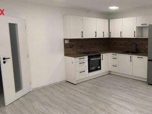 Pronájem bytu 4+kk, Praha - Kobylisy, Pohnertova, 86 m2